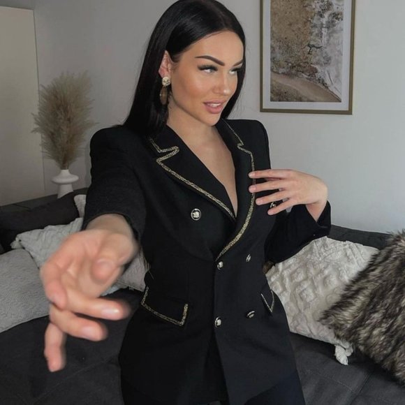 Zara Jackets & Blazers - BLOGGERS FAV CONTRAST TRIM DOUBLE BREASTED BLAZER NWT chanelish style